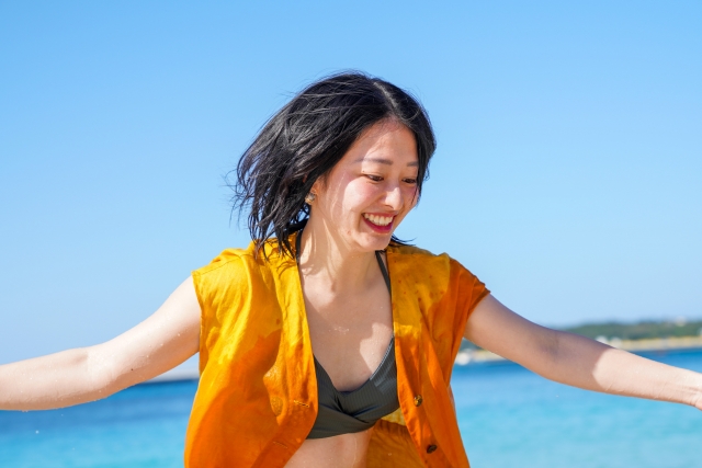 夏(7月〜8月)に人気のリゾートバイトは沖縄の「リゾートスタッフ」
